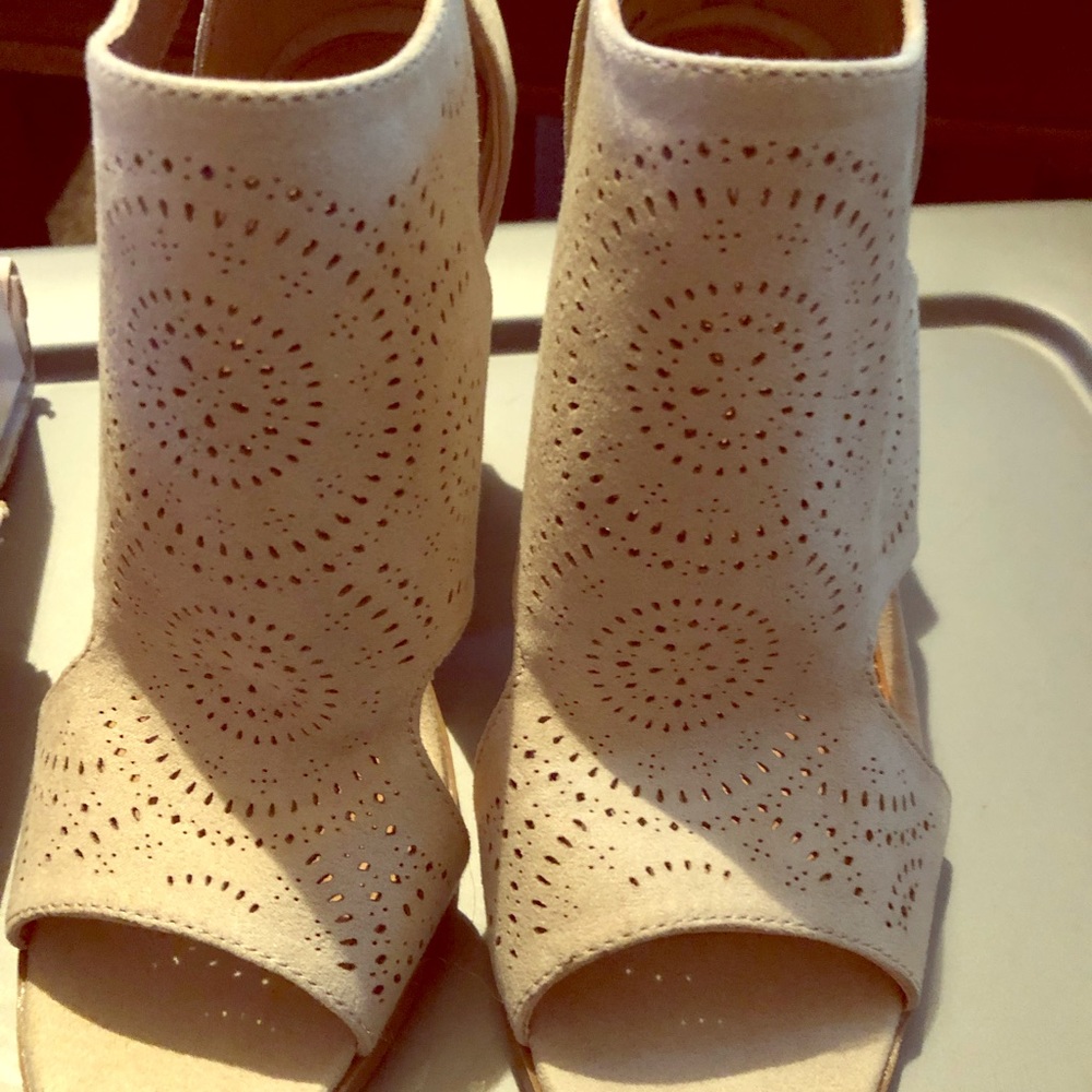 BNIB adorable sandals